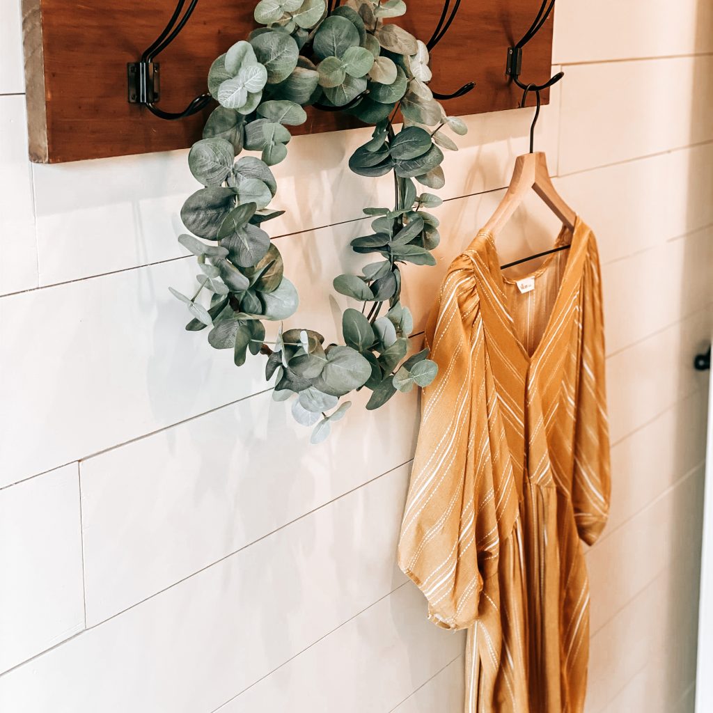 Shiplap Laundry Room | The Yellow Rose Farmhouse | www.theyellowrosefarmhouse.com