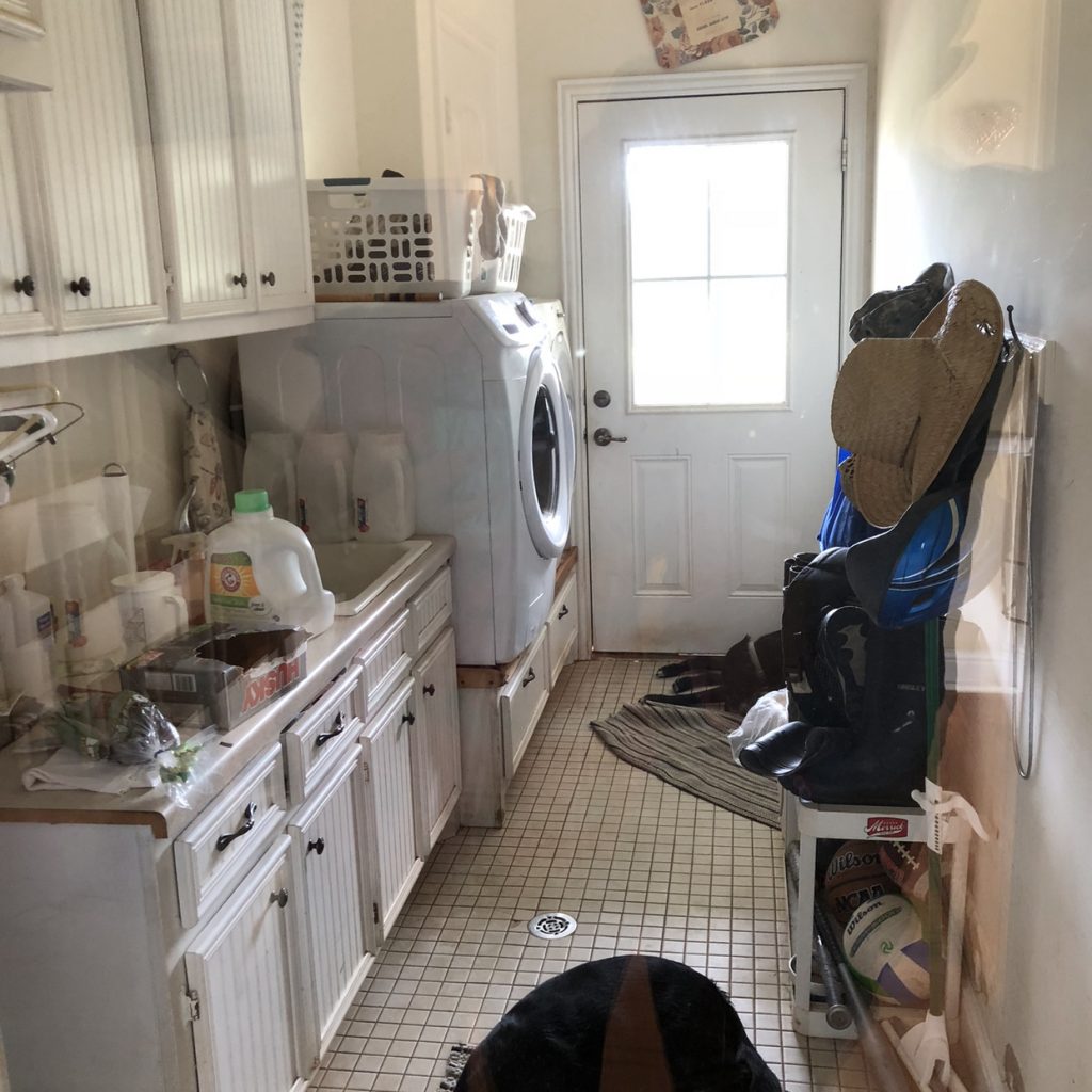 Before Renovations | The Yellow Rose Farmhouse | www.theyellowrosefarmhouse.com