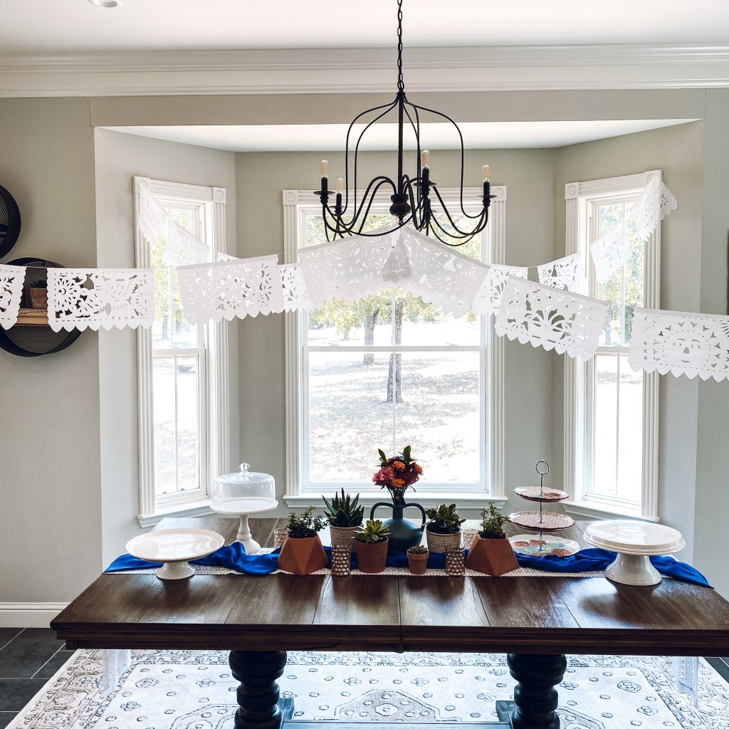 Vintage Southwest Tablescape for the wedding shower | The Yellow Rose Farmhouse | www.theyellowrosefarmhouse.com