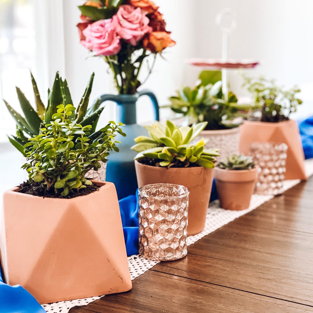 Vintage Southwest Tablescape and Decor | The Yellow Rose Farmhouse | www.theyellowrosefarmhouse.com