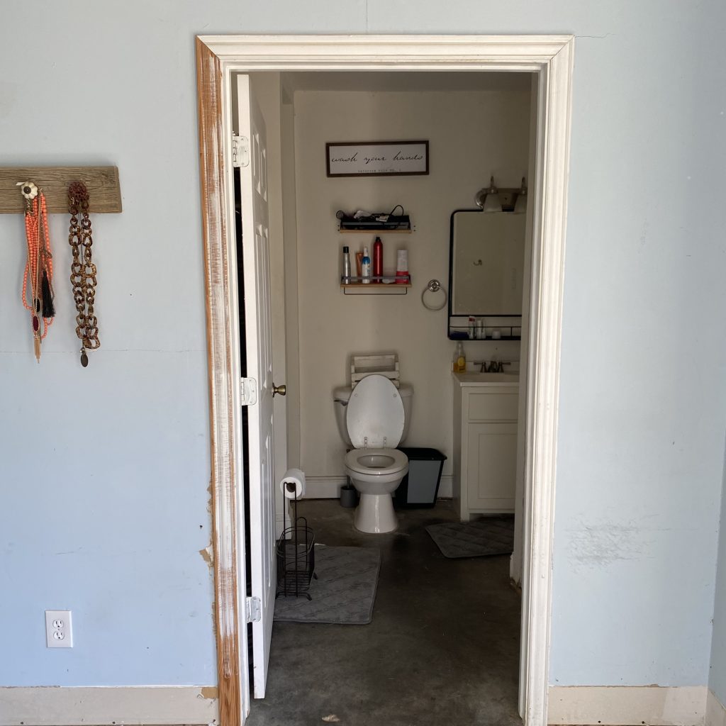Front view of the modern farmhouse bathroom before our renovations | The Yellow Rose Farmhouse | www.theyellowrosefarmhouse.com